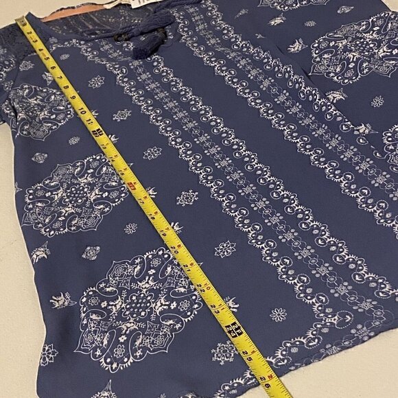 Taylor & Sage Women’s Top Size S Long Sleeves Tie Front Blue/White Lace Back - Picture 11 of 11